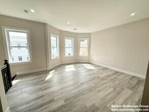 10 Cawfield St, Unit 3 in Boston, MA - Building Photo - Building Photo