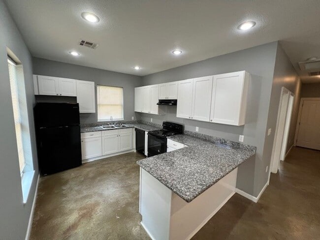 513 W Lagrange St in Lake Charles, LA - Building Photo - Building Photo