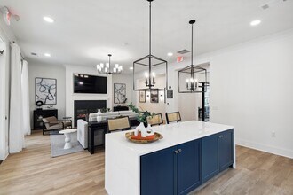 Covey Homes Newnan Village in Newnan, GA - Foto de edificio - Building Photo