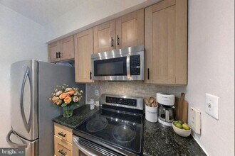 5917 Barbados Pl, Unit 103 in Rockville, MD - Building Photo - Building Photo