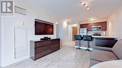 10-910 Yonge St in Toronto, ON - Building Photo - Building Photo