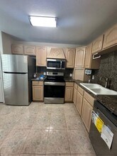 210 E Del Mar Blvd in Laredo, TX - Building Photo - Building Photo