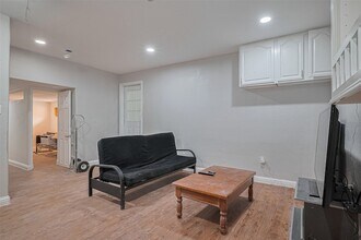 7618 Del Glen Ln, Unit B in Houston, TX - Building Photo - Building Photo