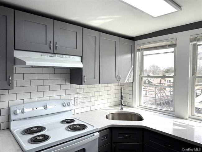 property at 23 Collegeview Ave