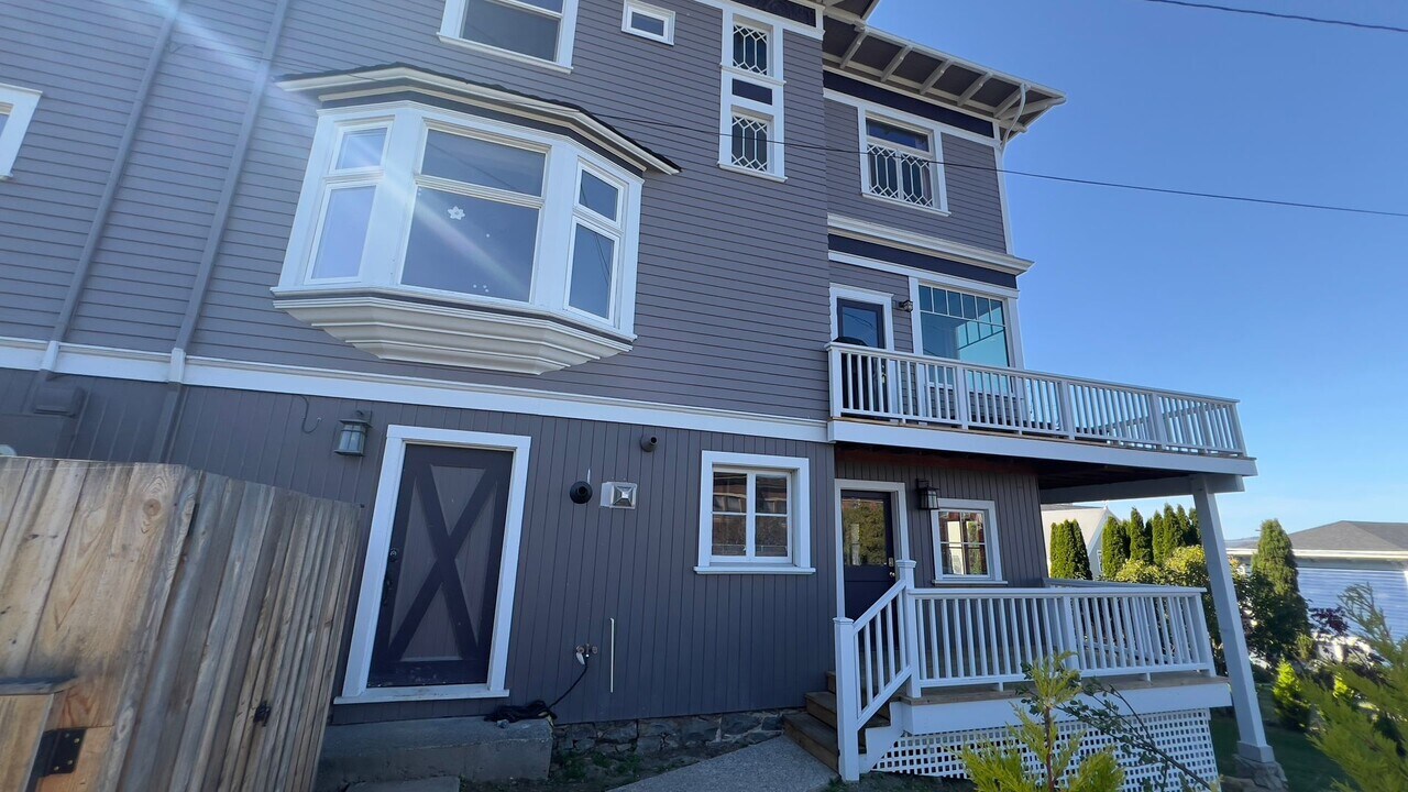 1588 Grand Ave-Unit -1588 Grand Ave. B/Apartment in Astoria, OR - Building Photo