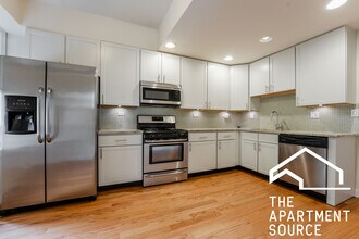 2660 N Ashland Ave, Unit 2 in Chicago, IL - Building Photo - Building Photo