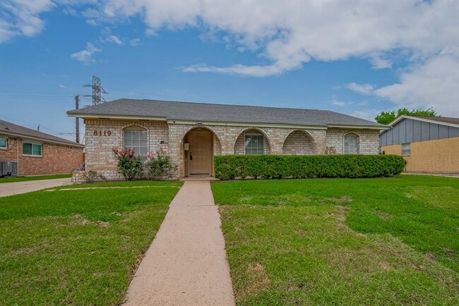 property at 8119 La Roche Ln
