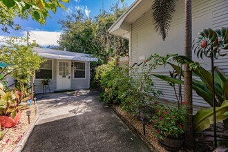 808 N Palmway in Lake Worth Beach, FL - Building Photo - Building Photo