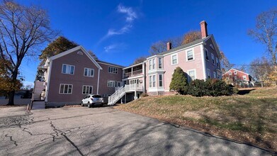 712 Central Ave in Dover, NH - Building Photo - Interior Photo