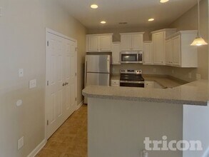 6358 Olmadison Pl in Atlanta, GA - Foto de edificio - Building Photo