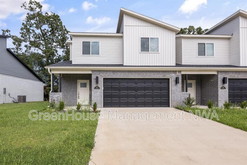 652 Sun Meadow Loop in Centerton, AR - Foto de edificio