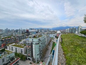 1708 Ontario St in Vancouver, BC - Building Photo - Building Photo