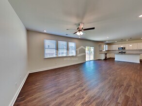 768 Carnaby Ln in Dacula, GA - Foto de edificio - Building Photo