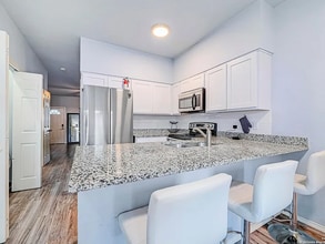 1815 Gary's Park St in San Antonio, TX - Foto de edificio - Building Photo