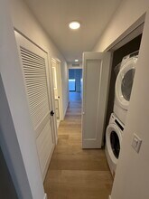 226 SE 3rd St, Unit B7 in Dania Beach, FL - Building Photo - Building Photo