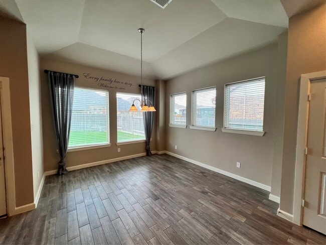 property at 3318 Suffolk Creek Ln