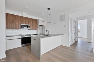 204 S Leavitt St in Chicago, IL - Building Photo - Building Photo