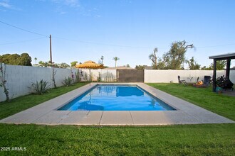 1702 W Glenrosa Ave in Phoenix, AZ - Foto de edificio - Building Photo
