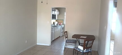 135 Armstrong St in Daytona Beach, FL - Building Photo - Building Photo