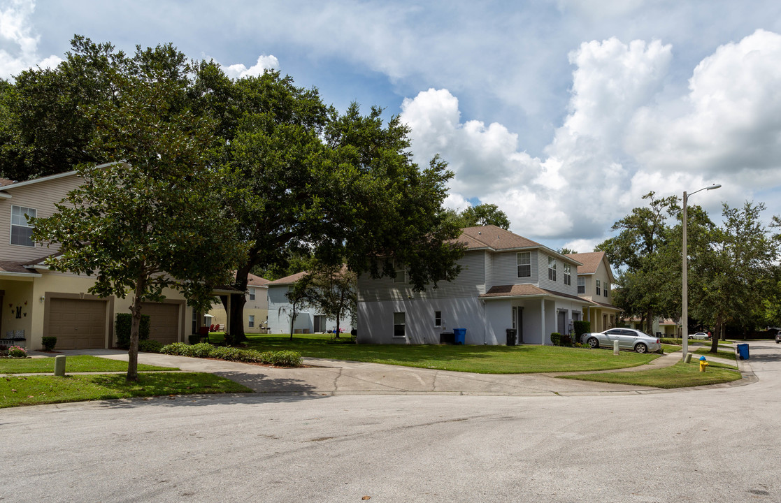 Pine Landing Villas LP in Seffner, FL - Building Photo