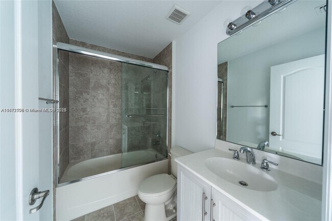 5784 Monterra Club Dr in Greenacres, FL - Building Photo - Building Photo