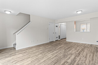 Southview Townhomes in Hagerstown, MD - Building Photo - Interior Photo