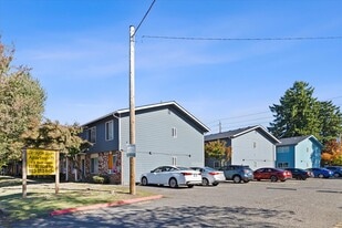 Carrington Square in Portland, OR - Building Photo