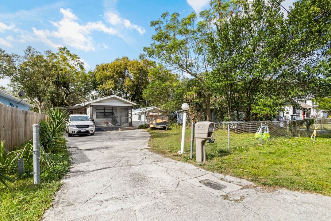 8108 N Alaska St in Tampa, FL - Building Photo