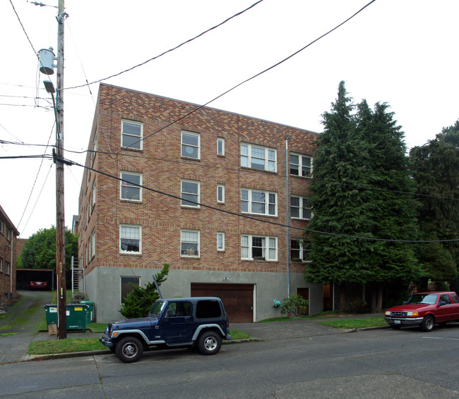 Camelot Apartments in Seattle, WA - Foto de edificio - Building Photo
