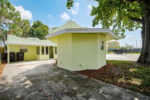 627 Bunker Rd in West Palm Beach, FL - Building Photo