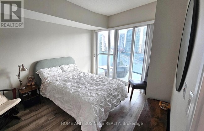 60 Absolute Ave in Mississauga, ON - Building Photo - Building Photo