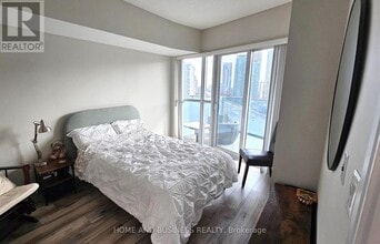 60 Absolute Ave in Mississauga, ON - Building Photo - Building Photo