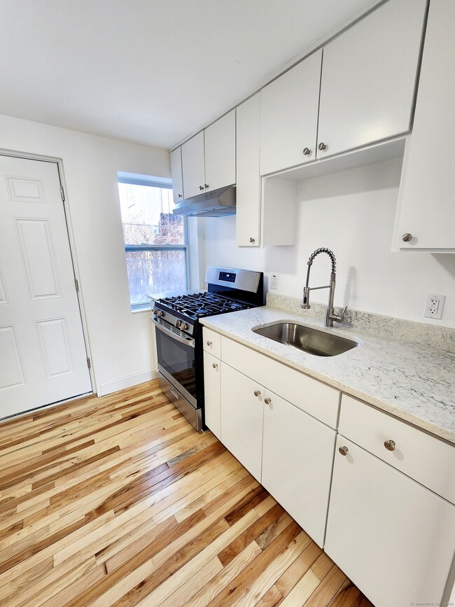 930 Wethersfield Ave in Hartford, CT - Building Photo - Building Photo