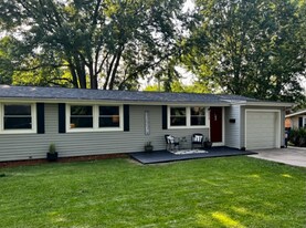 5610 N Highland Ave in Gladstone, MO - Building Photo