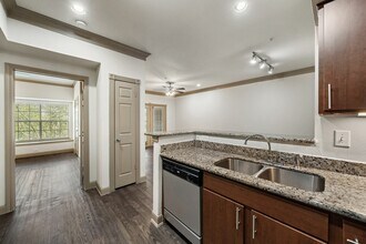 8882 Westheimer Rd in Houston, TX - Foto de edificio - Building Photo