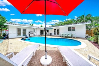 6421 NE 22nd Ave in Fort Lauderdale, FL - Foto de edificio - Building Photo