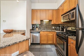 657 W Fulton St in Chicago, IL - Building Photo - Building Photo