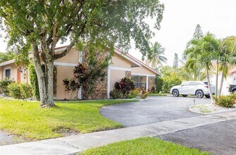 7480 NW 37th Ct in Lauderhill, FL - Building Photo - Building Photo