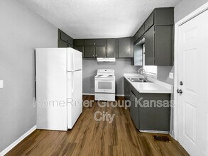 5609 E 101st St in Kansas City, MO - Building Photo - Building Photo