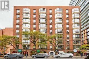 30 Church St in Toronto, ON - Building Photo