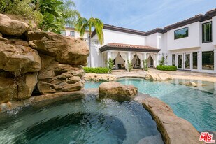 4705 Los Feliz Blvd in Los Angeles, CA - Building Photo