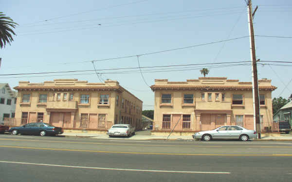 1351 SW Adams Blvd in Los Angeles, CA - Building Photo