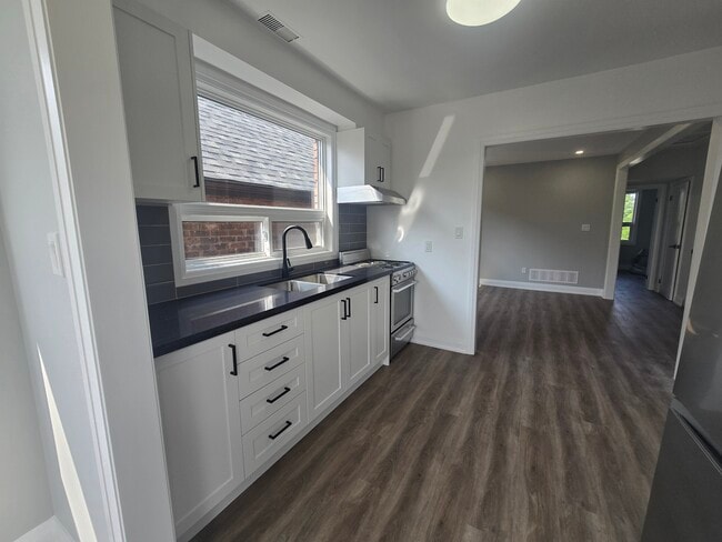 253 Oakwood Av in Toronto, ON - Building Photo - Building Photo