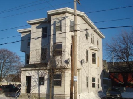 976 Cranston St in Cranston, RI - Building Photo - Building Photo