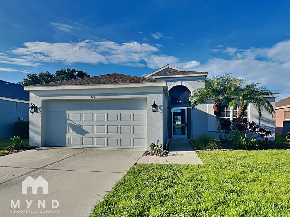 4421 Sanibel Way, Unit 0406 in Bradenton, FL - Building Photo