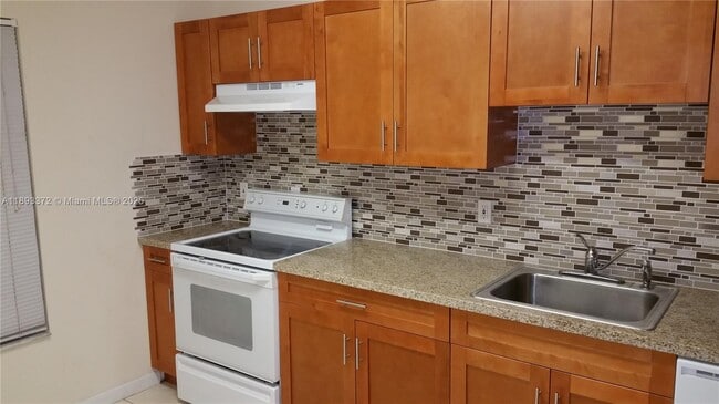 2531 NE 184th Terrace in North Miami Beach, FL - Building Photo - Building Photo