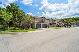 9161 Vineyard Lake Dr in Plantation, FL - Building Photo - Building Photo