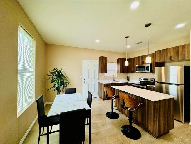 17 West Dr in Edinburg, TX - Building Photo - Building Photo