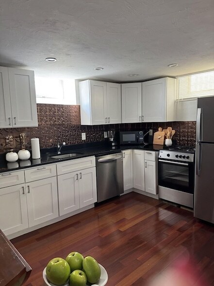 128 Neponset Ave, Unit 1 in Boston, MA - Foto de edificio - Building Photo