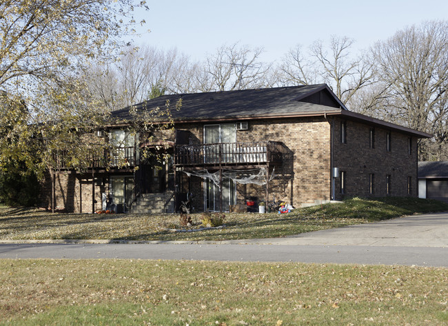 Westwood Oaks Apartments in St. Cloud, MN - Foto de edificio - Building Photo